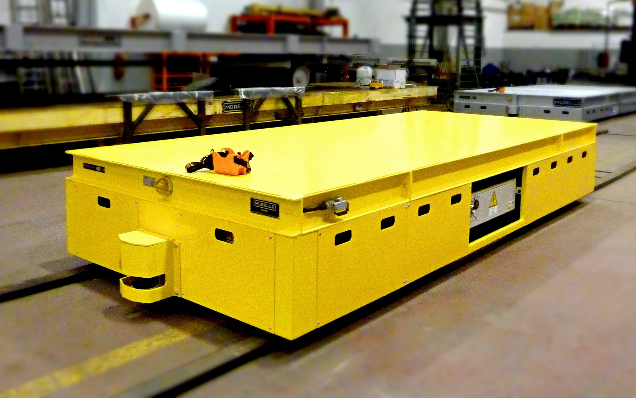 Carrelli semoventi su binario - Controllati da operatore