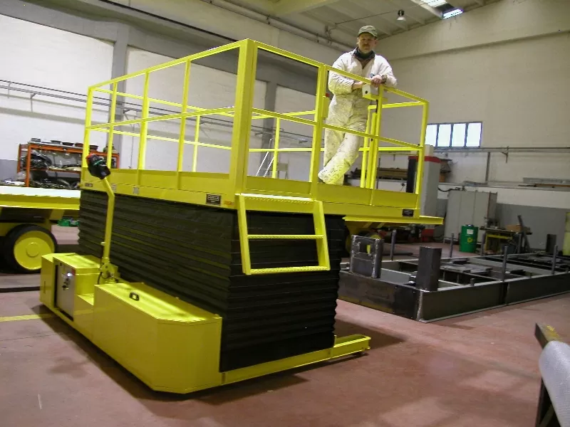 100 kg - PNEUMATIC LIFTING PLATFORM 100 kg - Piattaforma di sollevamento pneumatica