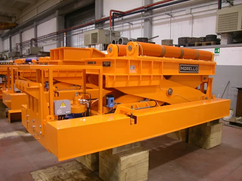 20 T - SELF-PROPELLED LIFTING PLATFORM 20 T - Piattaforma di sollevamento semovente