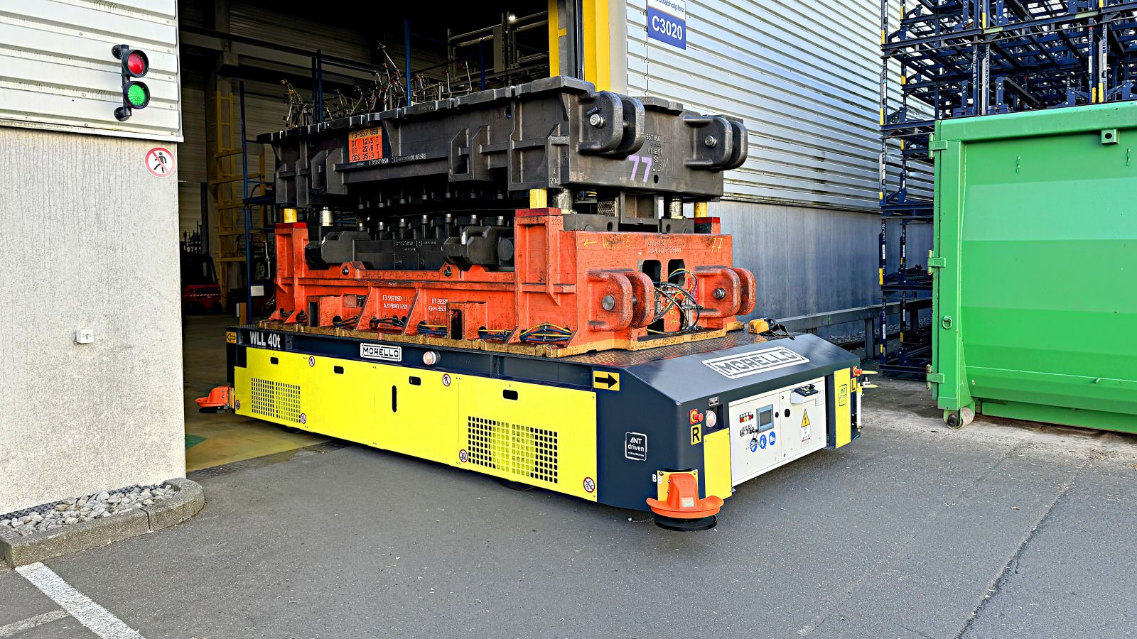 Automatizzare la movimentazione di materiali pesanti con gli AGV industriali